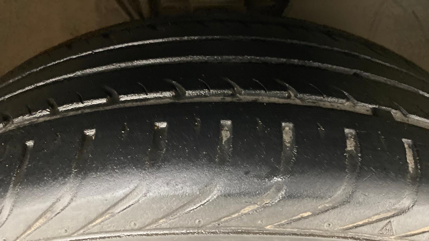 2016 Volkswagen Polo GT TSI 1.2 PETROL AT, Petrol, Automatic, 30,662 km, Right Front Tyre Tread