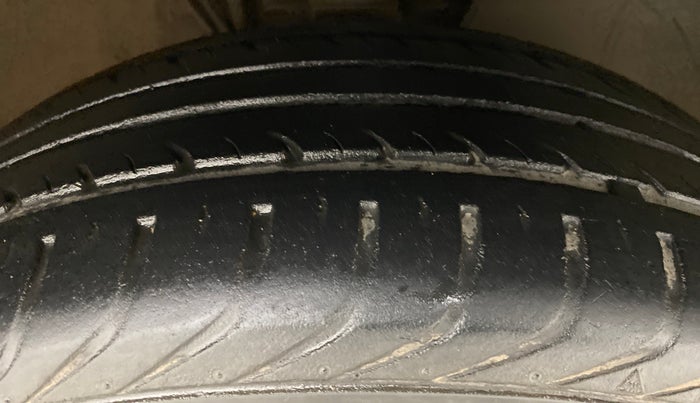2016 Volkswagen Polo GT TSI 1.2 PETROL AT, Petrol, Automatic, 30,662 km, Right Front Tyre Tread