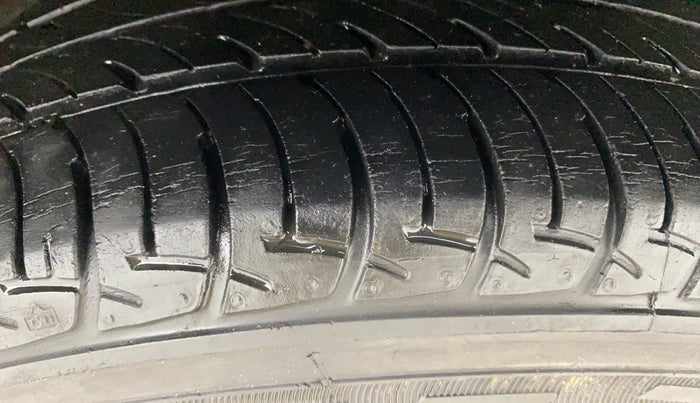 2016 Hyundai Elite i20 SPORTZ 1.2, Petrol, Manual, 45,010 km, Right Front Tyre Tread