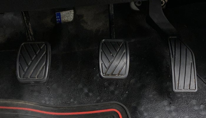 2017 Maruti Swift VXI, Petrol, Manual, 69,221 km, Pedals