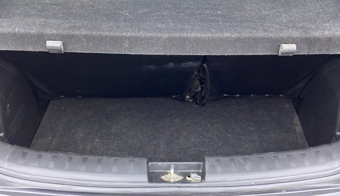 2017 Maruti Swift VXI, Petrol, Manual, 69,221 km, Boot Inside