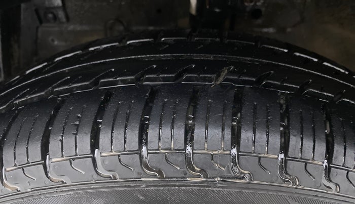2017 Maruti Swift VXI, Petrol, Manual, 69,221 km, Left Front Tyre Tread