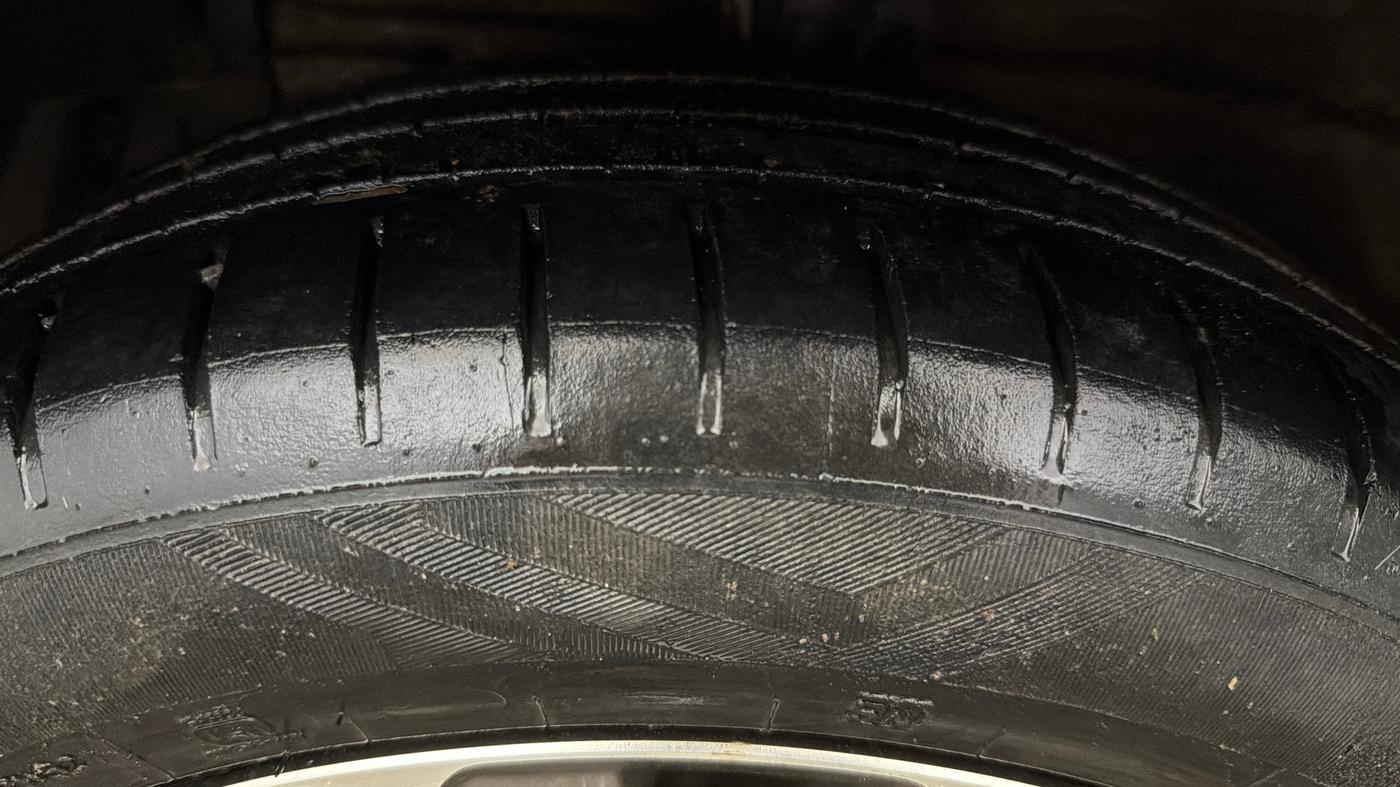 2020 Maruti Ciaz ALPHA 1.5 SHVS PETROL, Petrol, Manual, 81,045 km, Left Front Tyre Tread