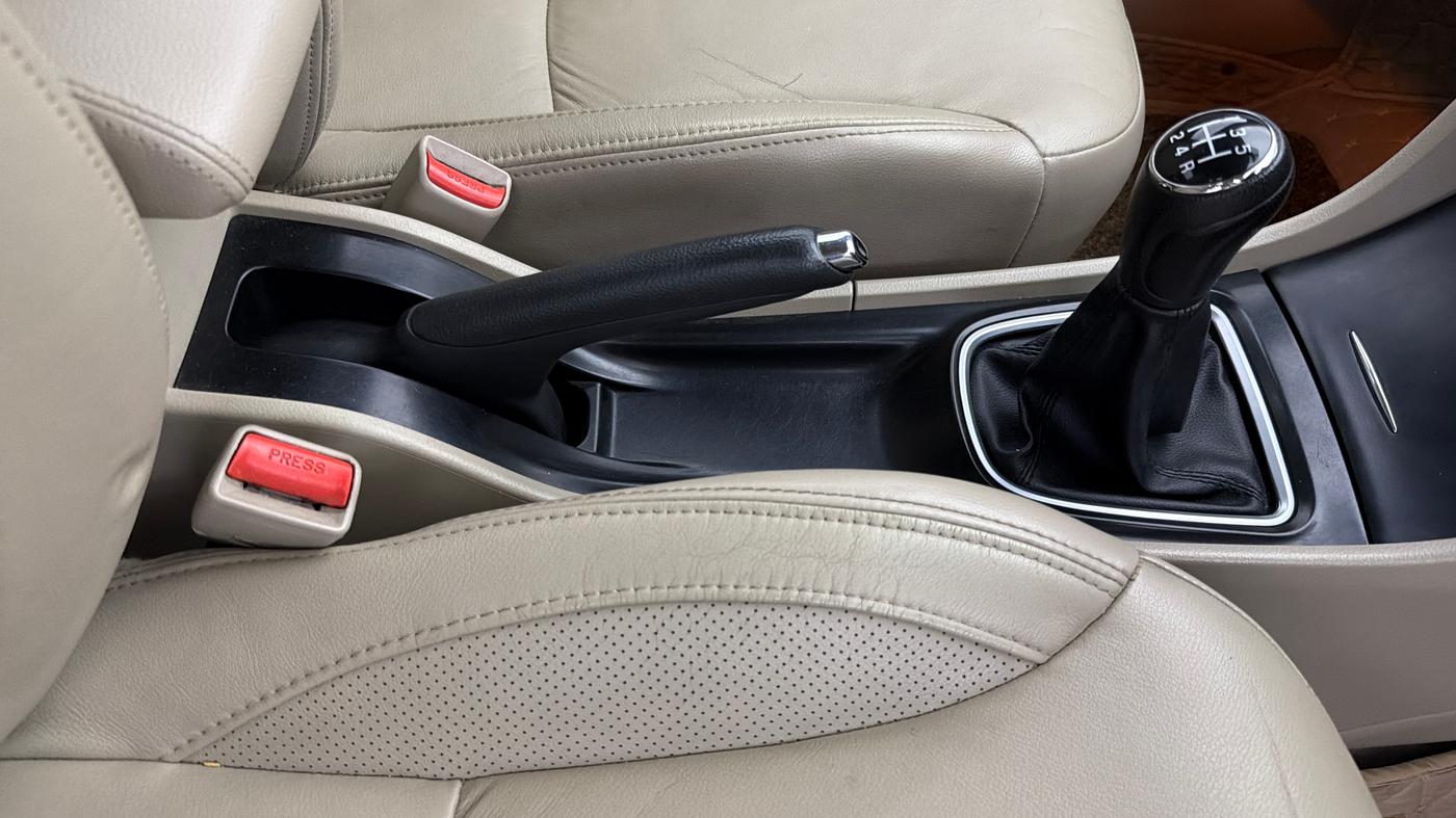 2020 Maruti Ciaz ALPHA 1.5 SHVS PETROL, Petrol, Manual, 81,045 km, Gear Lever
