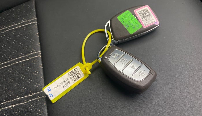 2023 Hyundai NEW I20 ASTA (O) 1.2 MT, Petrol, Manual, 13,901 km, Key Close Up