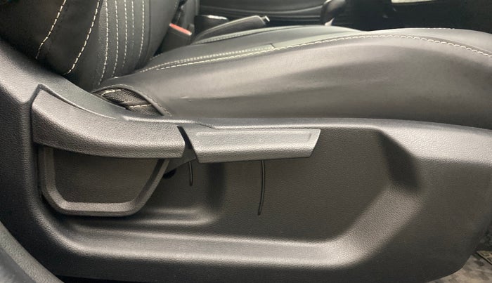 2023 Hyundai NEW I20 ASTA (O) 1.2 MT, Petrol, Manual, 13,901 km, Driver Side Adjustment Panel