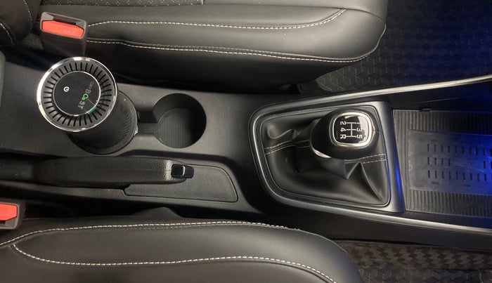 2023 Hyundai NEW I20 ASTA (O) 1.2 MT, Petrol, Manual, 13,901 km, Gear Lever