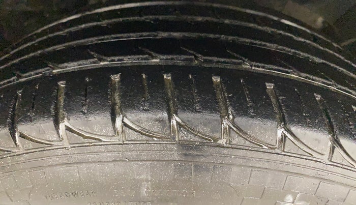 2014 Renault Duster RXL PETROL, Petrol, Manual, 81,982 km, Right Front Tyre Tread