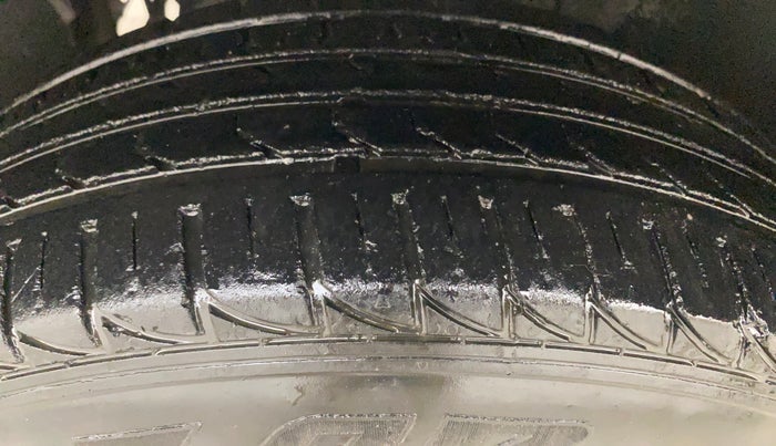 2014 Renault Duster RXL PETROL, Petrol, Manual, 81,982 km, Left Front Tyre Tread