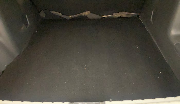 2014 Renault Duster RXL PETROL, Petrol, Manual, 81,982 km, Boot Inside