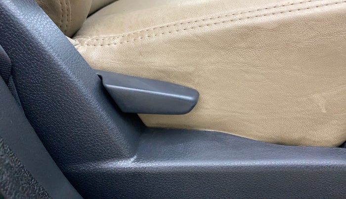 2014 Renault Duster RXL PETROL, Petrol, Manual, 81,982 km, Driver Side Adjustment Panel