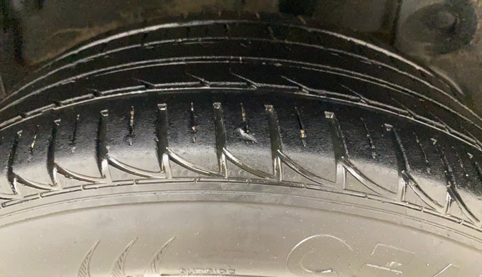 2014 Renault Duster RXL PETROL, Petrol, Manual, 81,982 km, Left Rear Tyre Tread