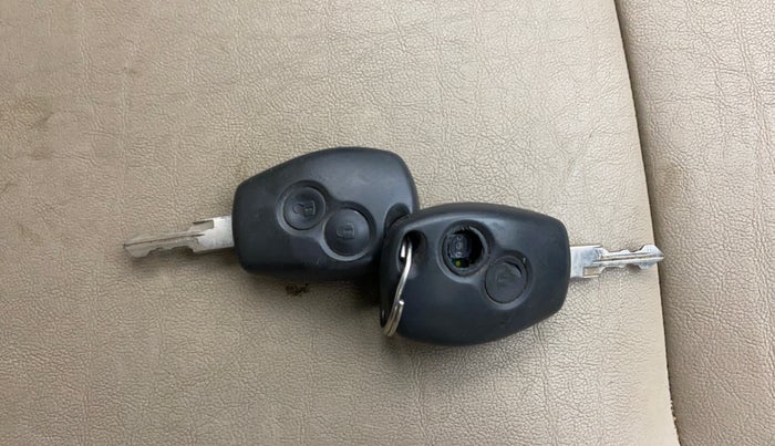 2014 Renault Duster RXL PETROL, Petrol, Manual, 81,982 km, Key Close Up