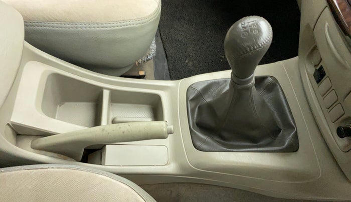2014 Toyota Innova 2.5 VX 7 STR BS IV, Diesel, Manual, 95,974 km, Gear Lever
