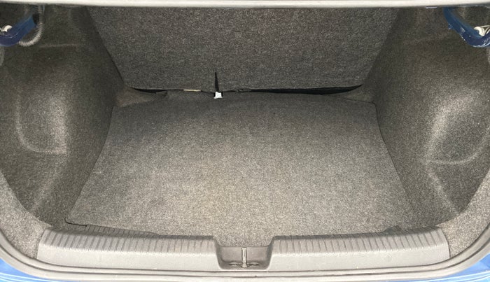 2016 Volkswagen Ameo HIGHLINE 1.2, Petrol, Manual, 34,712 km, Boot Inside