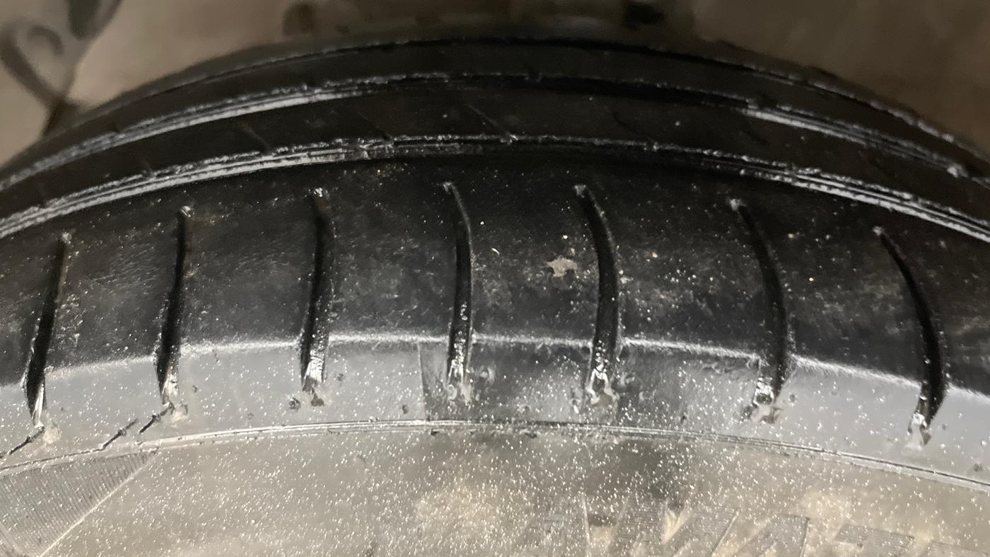 2015 Hyundai Xcent S 1.2, Petrol, Manual, 31,854 km, Left Front Tyre Tread