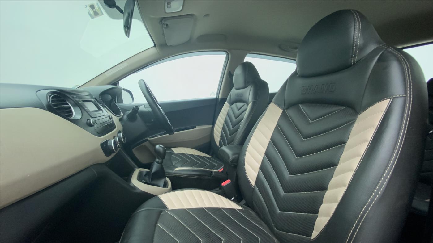 2020 Hyundai Grand i10 MAGNA 1.2 VTVT, Petrol, Manual, 25 km, Right Side Front Door Cabin View