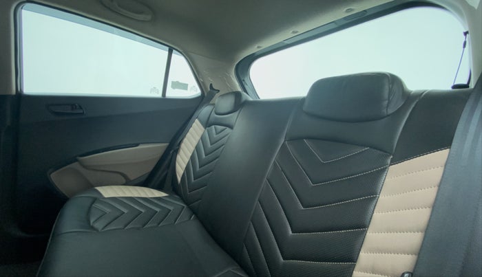 2020 Hyundai Grand i10 MAGNA 1.2 VTVT, Petrol, Manual, 25 km, Right Side Door Cabin View