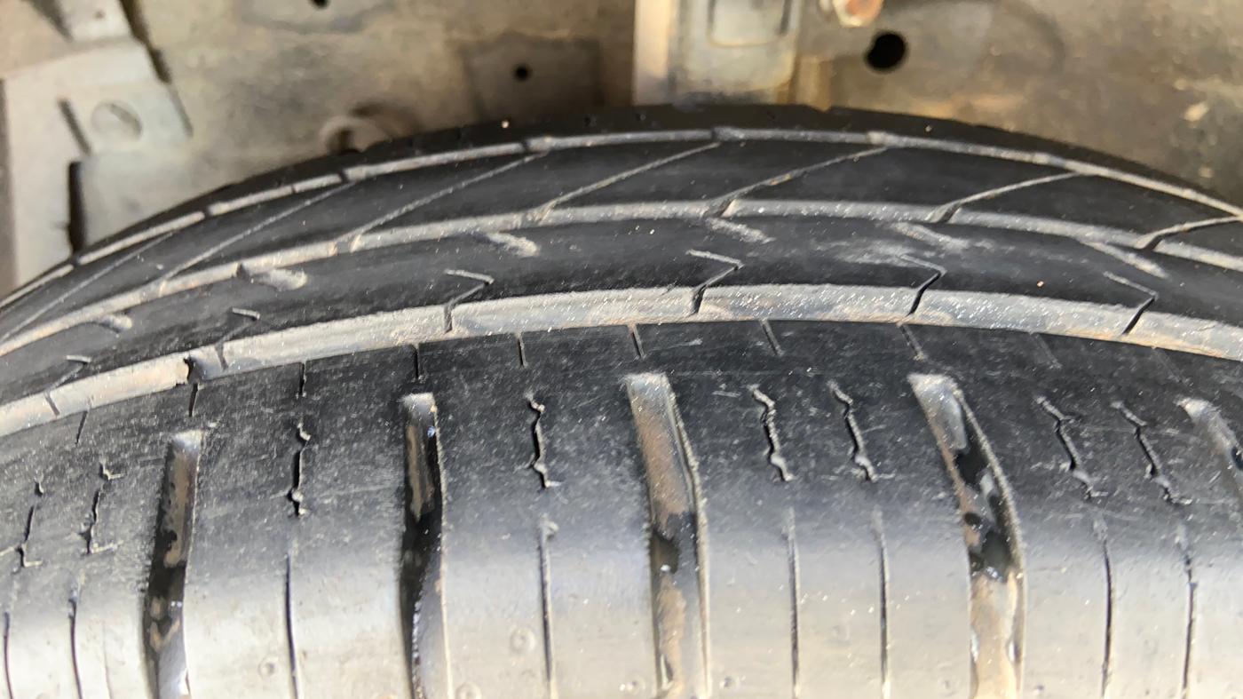 2014 Maruti Swift Dzire VXI, Petrol, Manual, 40,992 km, Left Front Tyre Tread