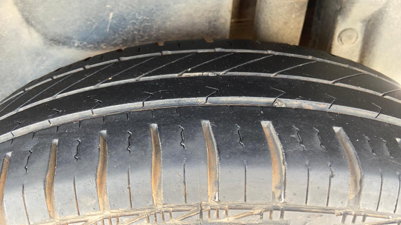 2014 Maruti Swift Dzire VXI, Petrol, Manual, 40,992 km, Left Rear Tyre Tread