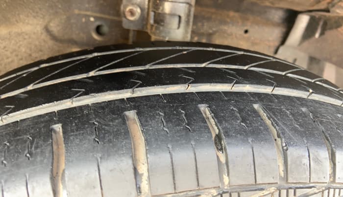 2014 Maruti Swift Dzire VXI, Petrol, Manual, 40,992 km, Right Front Tyre Tread