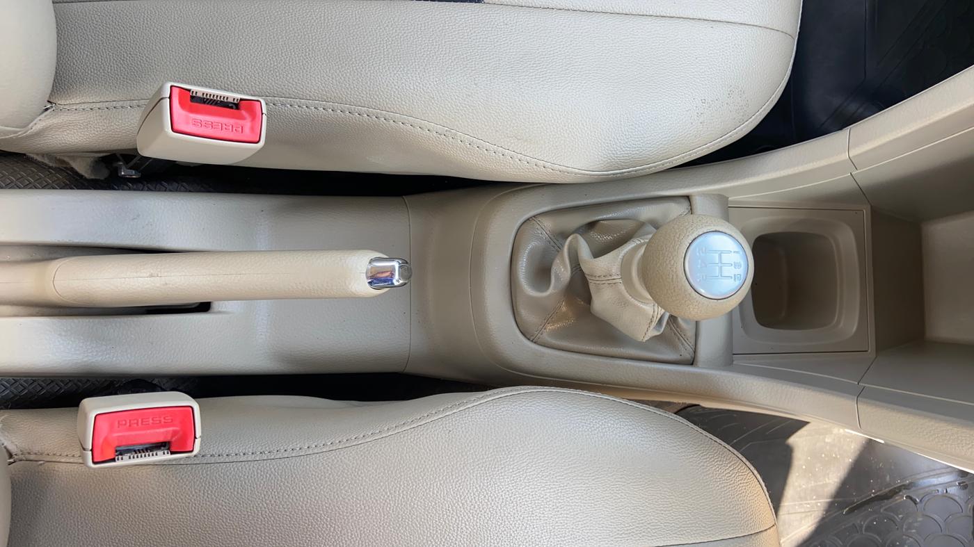 2014 Maruti Swift Dzire VXI, Petrol, Manual, 40,992 km, Gear Lever