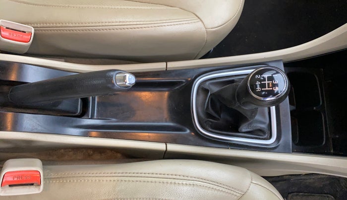 2019 Maruti Ciaz ALPHA 1.5 SHVS PETROL, Petrol, Manual, 1,10,193 km, Gear Lever