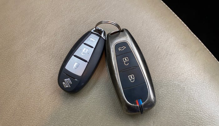 2019 Maruti Ciaz ALPHA 1.5 SHVS PETROL, Petrol, Manual, 1,10,193 km, Key Close Up