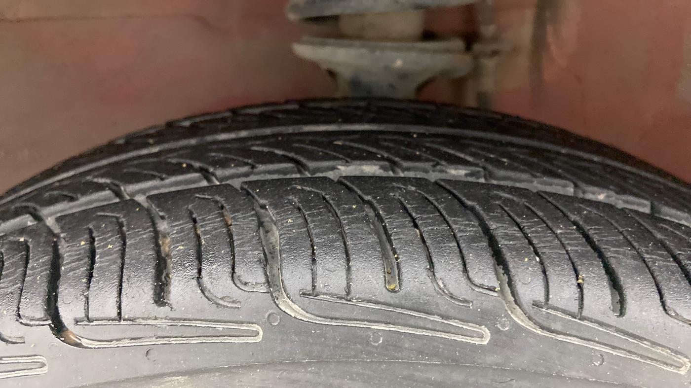 2011 Maruti Alto K10 VXI, Petrol, Manual, 70,425 km, Left Front Tyre Tread