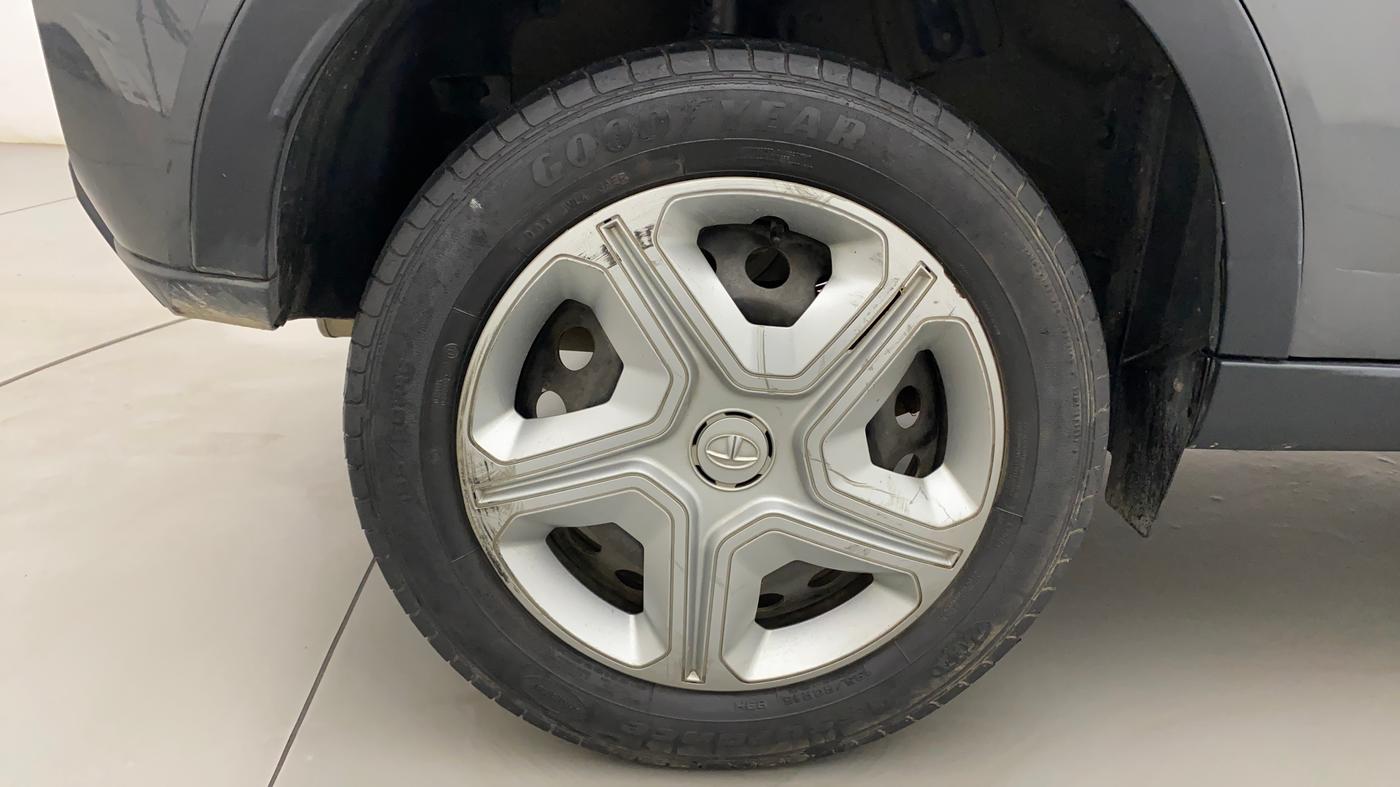 2020 Tata NEXON XM PETROL, Petrol, Manual, 45,291 km, Right Rear Wheel