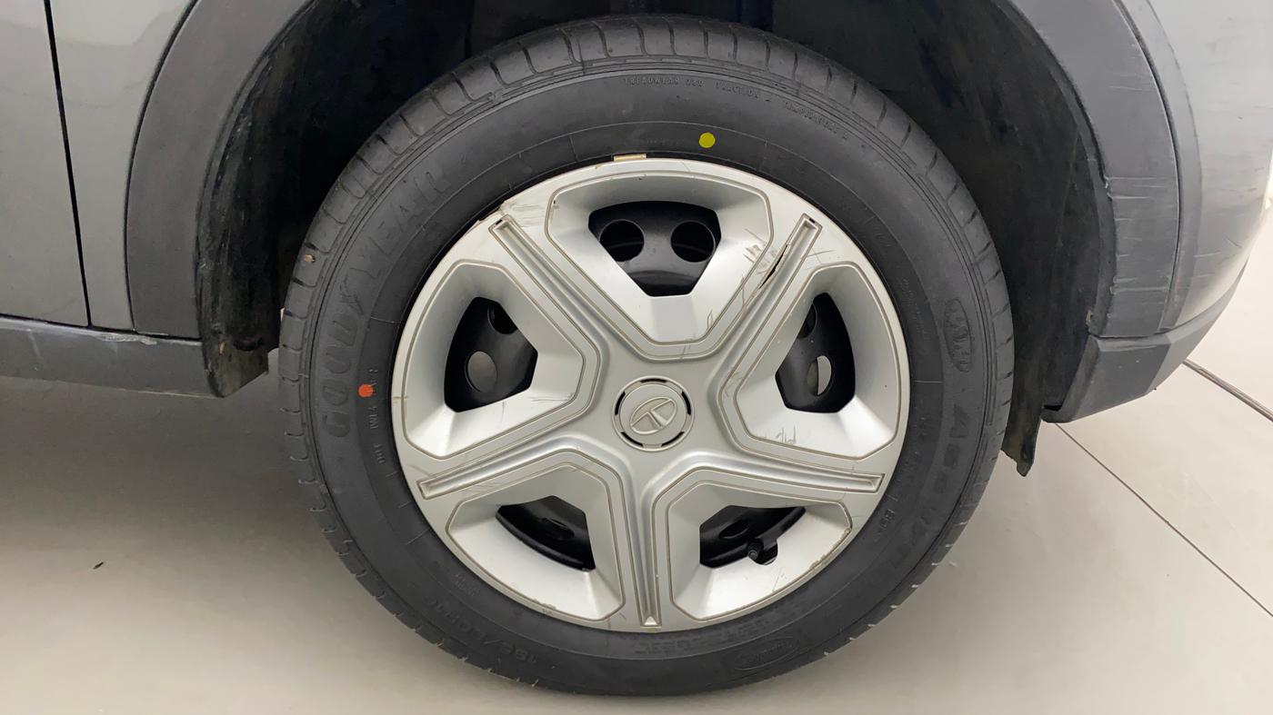 2020 Tata NEXON XM PETROL, Petrol, Manual, 45,291 km, Right Front Wheel