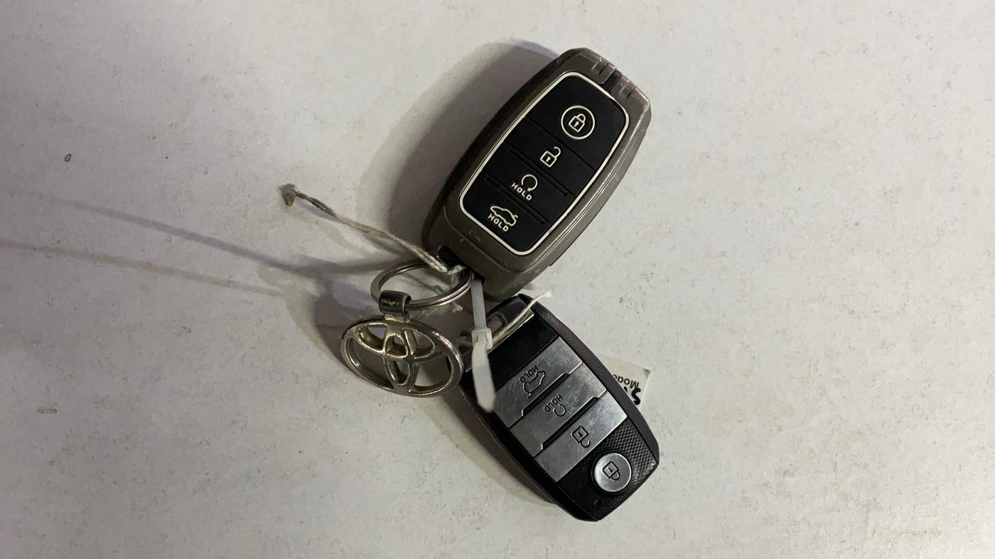 2021 KIA SELTOS HTX 1.5 PETROL, Petrol, Manual, 400 km, Key Close Up