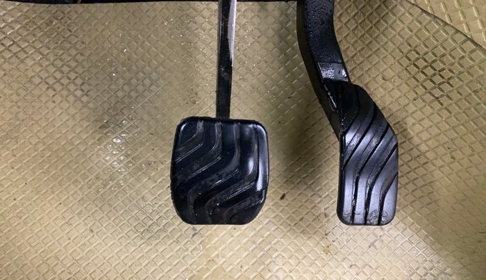 2023 Renault TRIBER RXZ AMT, Petrol, Automatic, 32,928 km, Pedals