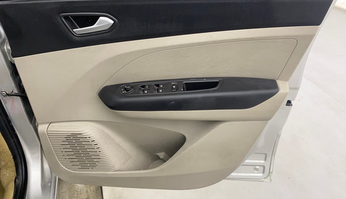 2023 Renault TRIBER RXZ AMT, Petrol, Automatic, 32,928 km, Driver Side Door Panels Control