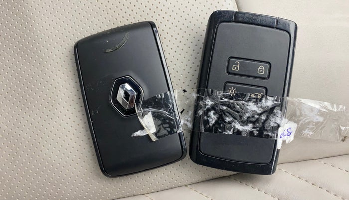 2023 Renault TRIBER RXZ AMT, Petrol, Automatic, 32,928 km, Key Close Up