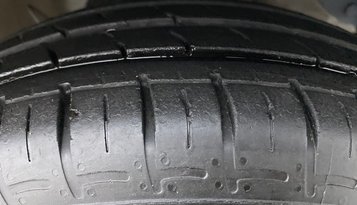 2021 Hyundai AURA S 1.2 CNG, CNG, Manual, 23,375 km, Right Front Tyre Tread