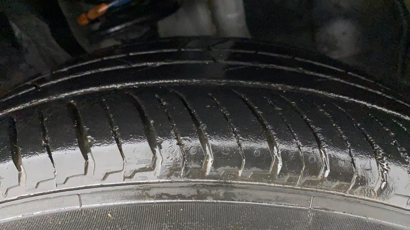 2021 Nissan MAGNITE XV TURBO CVT, Petrol, Automatic, 28,696 km, Right Front Tyre Tread