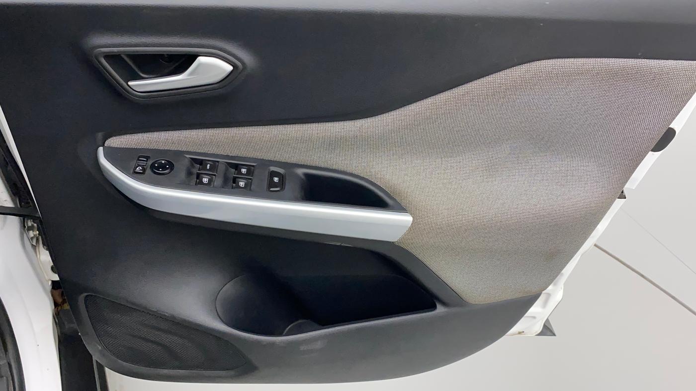 2021 Nissan MAGNITE XV TURBO CVT, Petrol, Automatic, 28,696 km, Driver Side Door Panels Control