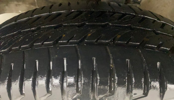 2014 Maruti Wagon R 1.0 VXI, Petrol, Manual, 18,611 km, Left Front Tyre Tread