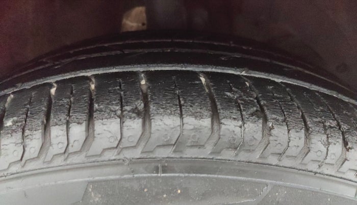 2017 Maruti Baleno ZETA CVT PETROL 1.2, Petrol, Automatic, 84,169 km, Right Front Tyre Tread