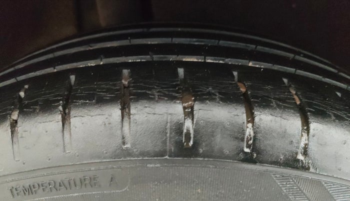 2017 Maruti Baleno ZETA CVT PETROL 1.2, Petrol, Automatic, 84,169 km, Right Rear Tyre Tread