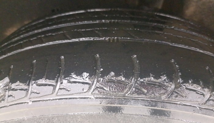 2016 Maruti Baleno DELTA PETROL 1.2, CNG, Manual, 1,14,151 km, Left Rear Tyre Tread