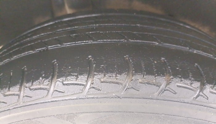 2016 Maruti Baleno DELTA PETROL 1.2, CNG, Manual, 1,14,151 km, Right Rear Tyre Tread