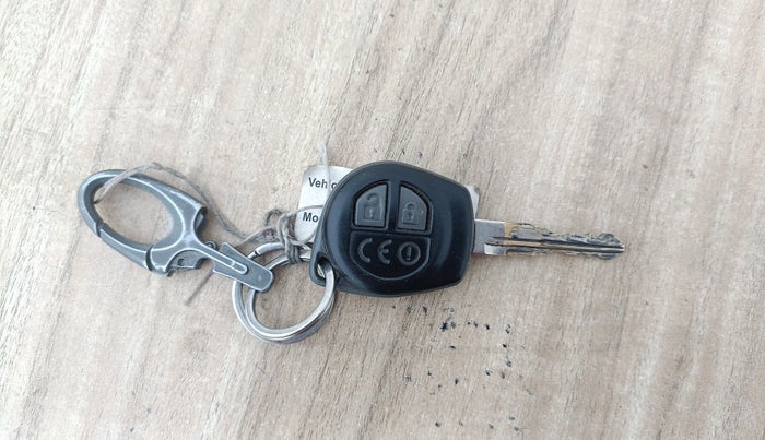 2016 Maruti Baleno DELTA PETROL 1.2, CNG, Manual, 1,14,151 km, Key Close Up