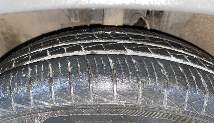 2021 Renault TRIBER RXT, Petrol, Manual, 11,417 km, Left Front Tyre Tread