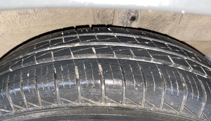 2021 Renault TRIBER RXT, Petrol, Manual, 11,417 km, Left Rear Tyre Tread