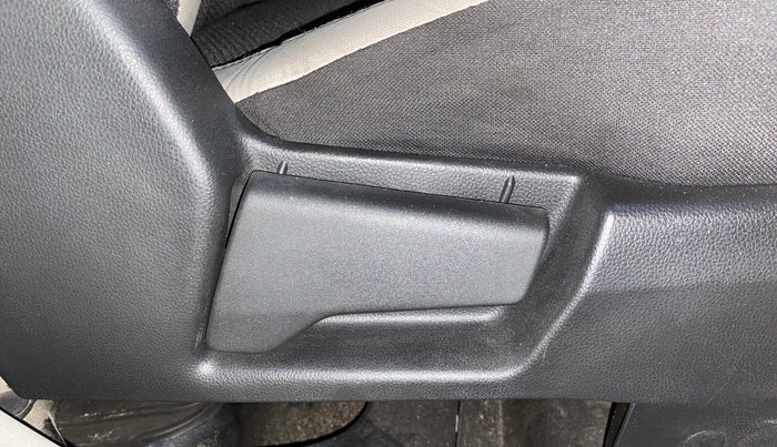 2021 Renault TRIBER RXT, Petrol, Manual, 11,417 km, Driver Side Adjustment Panel