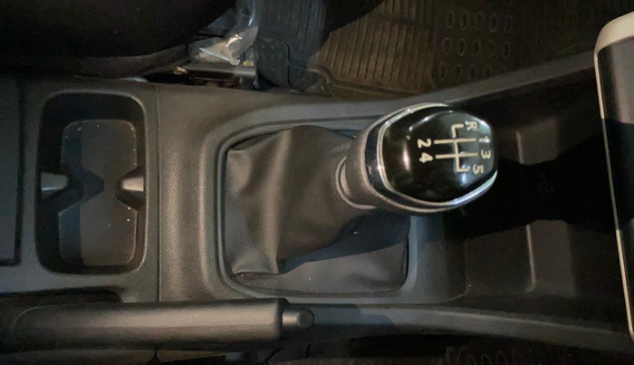 2021 Renault TRIBER RXT, Petrol, Manual, 11,417 km, Gear Lever