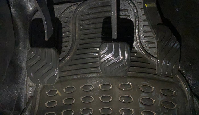 2021 Renault TRIBER RXT, Petrol, Manual, 11,417 km, Pedals