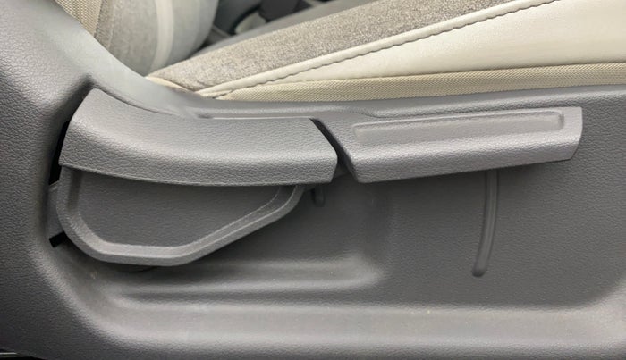 2022 Hyundai GRAND I10 NIOS ASTA 1.2 KAPPA VTVT, Petrol, Manual, 21,899 km, Driver Side Adjustment Panel